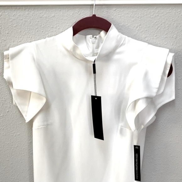 NWT Halston Architectural Short Sleeve Blouse with Mock Neck in White - Size 6 - Picture 9 of 15